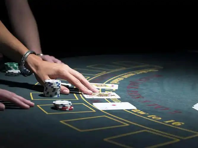 Pemain Indonesia mengakses permainan slot online evostoro dari smartphone